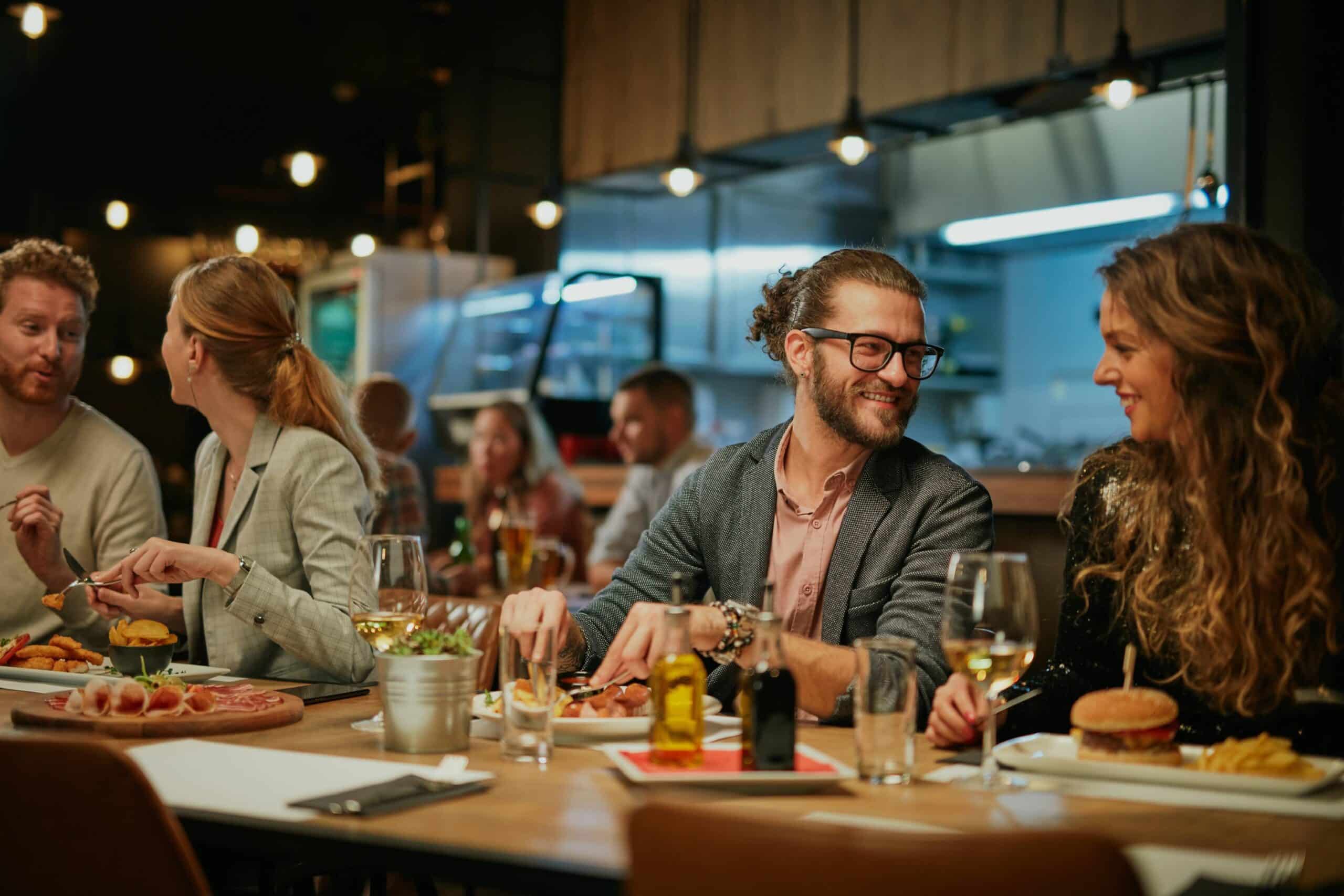 Full restaurant because of a good digital marketing strategy